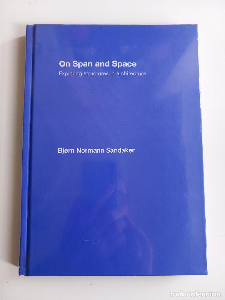 Libros de segunda mano: On Span and Space: Exploring Structures in Architecture. Sandaker, Bj&oslash;rn Normann - Foto 1