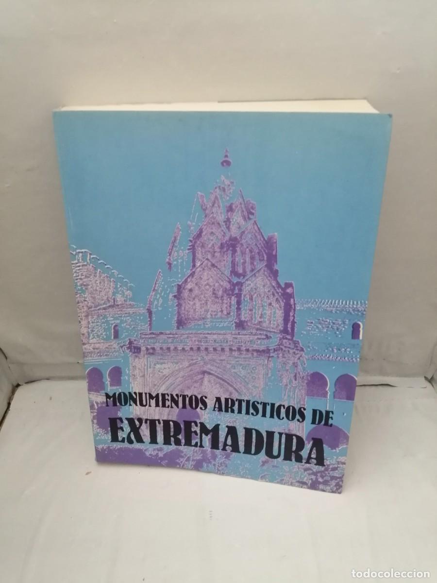 Libros de segunda mano: Monumentos Art&iacute;sticos de Extremadura - Foto 1