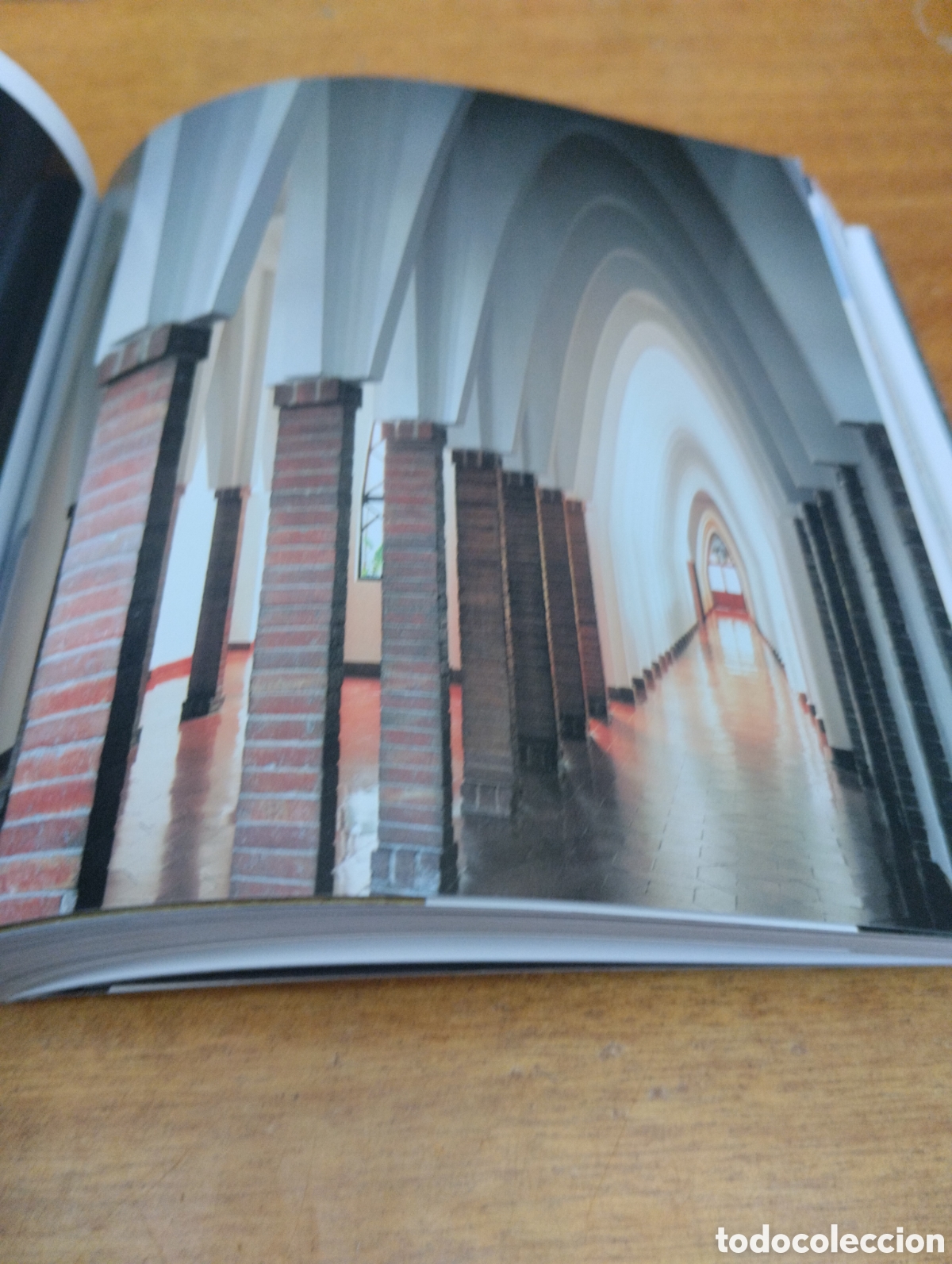 Libros de segunda mano: Gaud&iacute;, Juan-Eduardo Cirlot, Triangle Postals - Foto 2