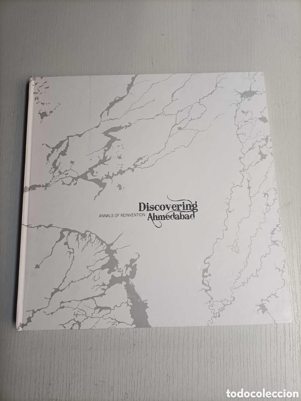 Libros de segunda mano: Discovering Ahmedabad India.Annals of reinvention