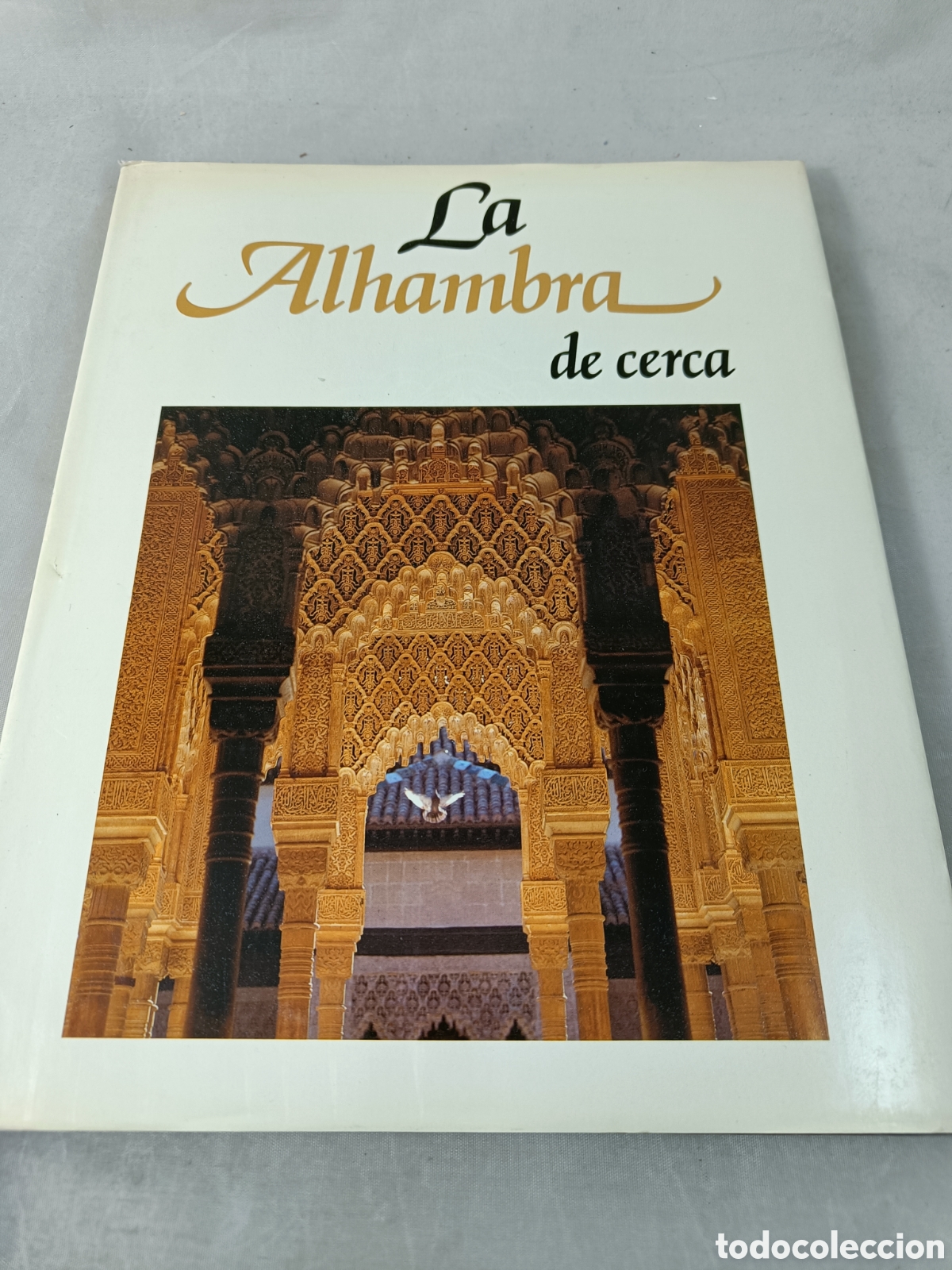 Libros de segunda mano: LA ALHAMBRA DE CERCA. AURELIO CID ACEDO. - Foto 1