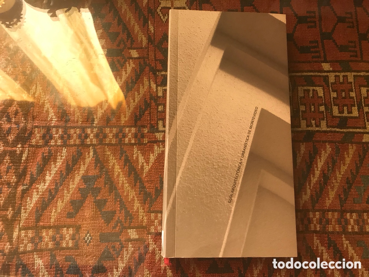 Libros de segunda mano: Gu&iacute;a arquitect&oacute;nica y urban&iacute;stica de Montevideo - Foto 1