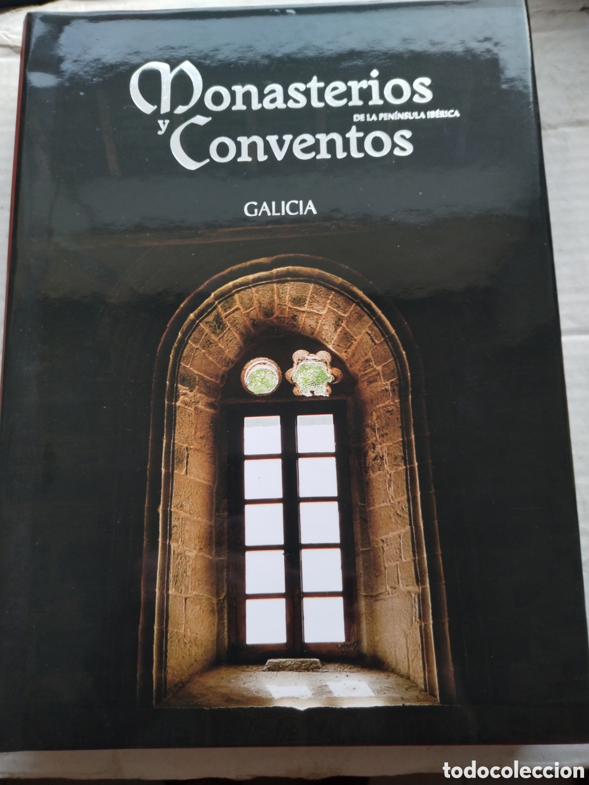 Libri di seconda mano: MONASTERIOS Y CONVENTOS DE GALIA II/H&Eacute;RCULES EDICIONES