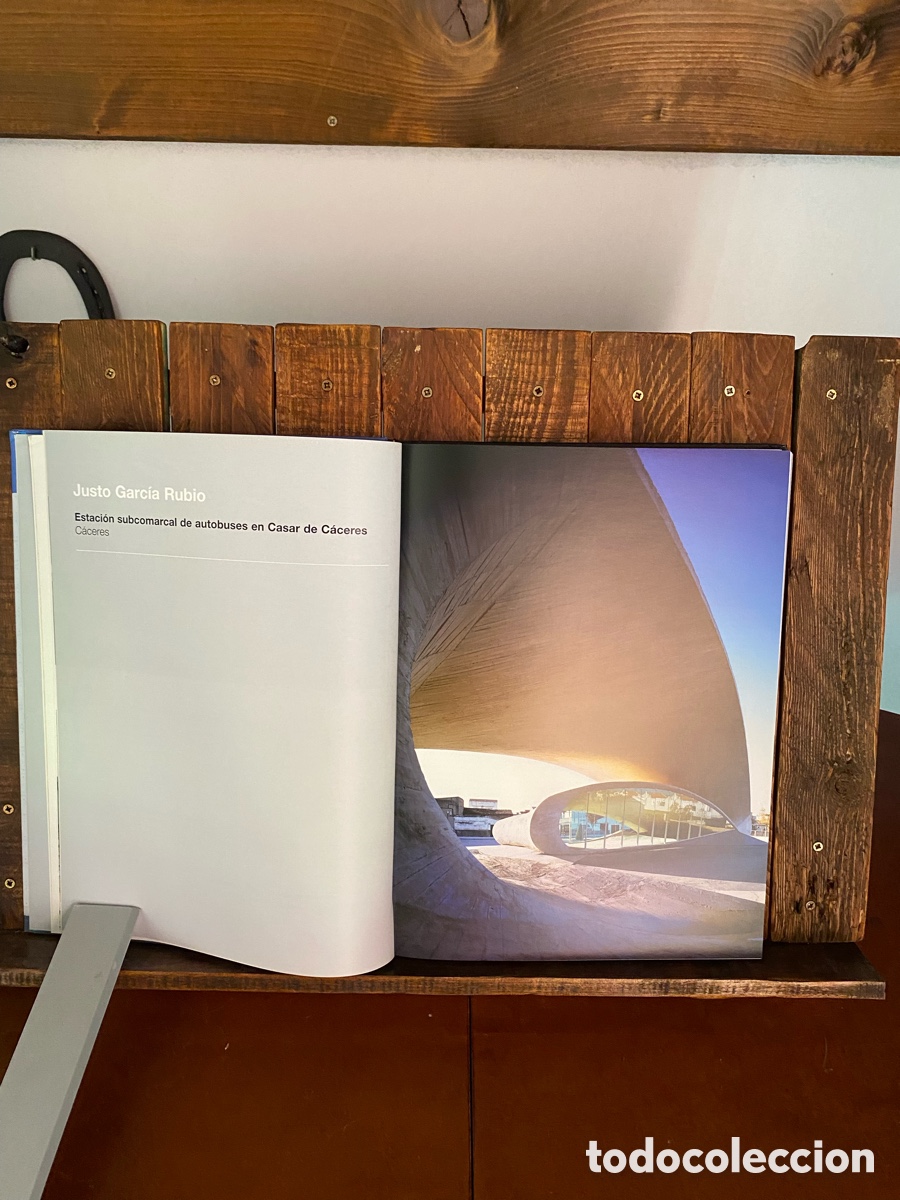 Libros de segunda mano: Spain unique architecture m&t pencil - Foto 4