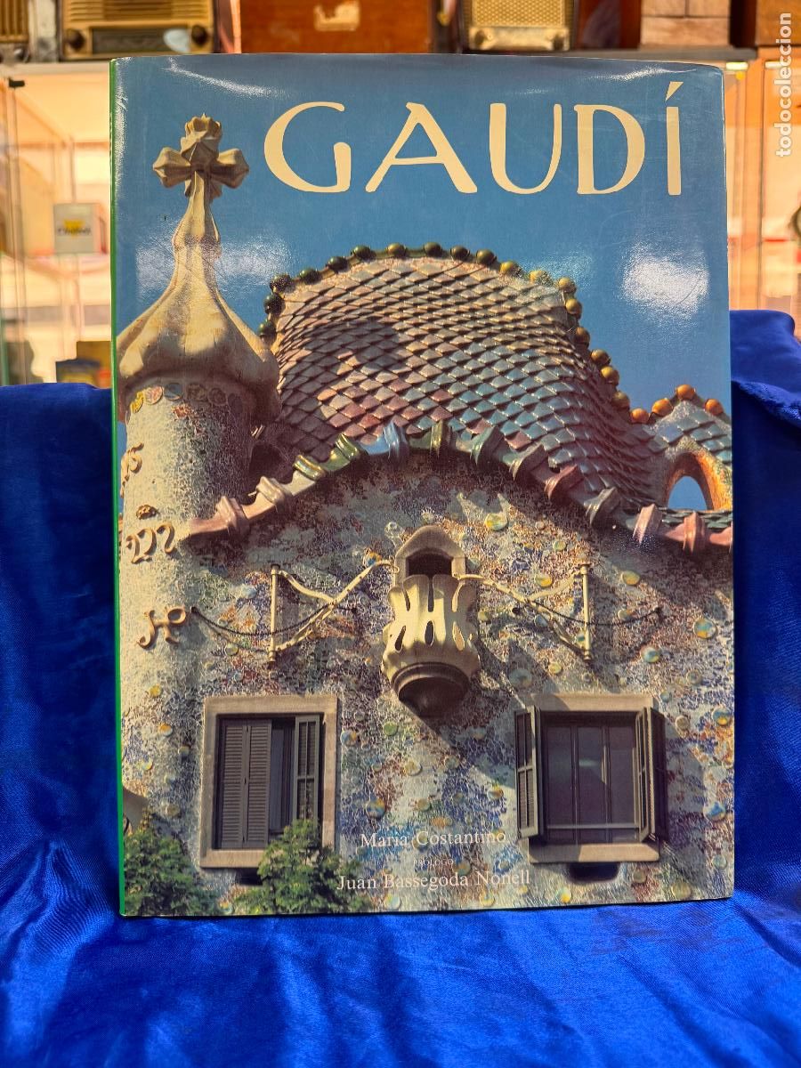 Libros de segunda mano: LIBRO GAUDI MARIA COSTANTINO - Foto 1