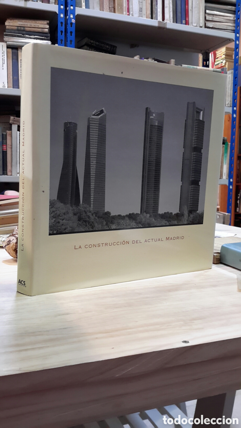 Livros em segunda m&atilde;o: Miguel Aguil&oacute; - La Construccion del actual Madrid