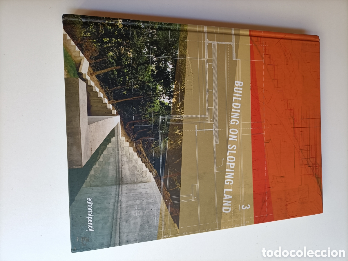 Libros de segunda mano: Buillding on sloping land 3 . Editorial pencil. Texto ingl&eacute;s . Construcci&oacute;n en terreno inclinado