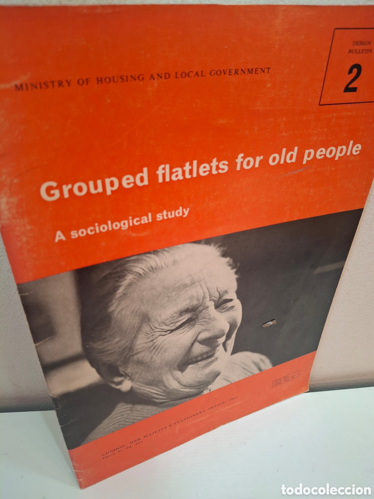 Libros de segunda mano: GROUPED FLATLETS FOR OLD PEOPLE, A SOCIOLOGICAL STUDY, DESIGN BULLETIN 2, 1962