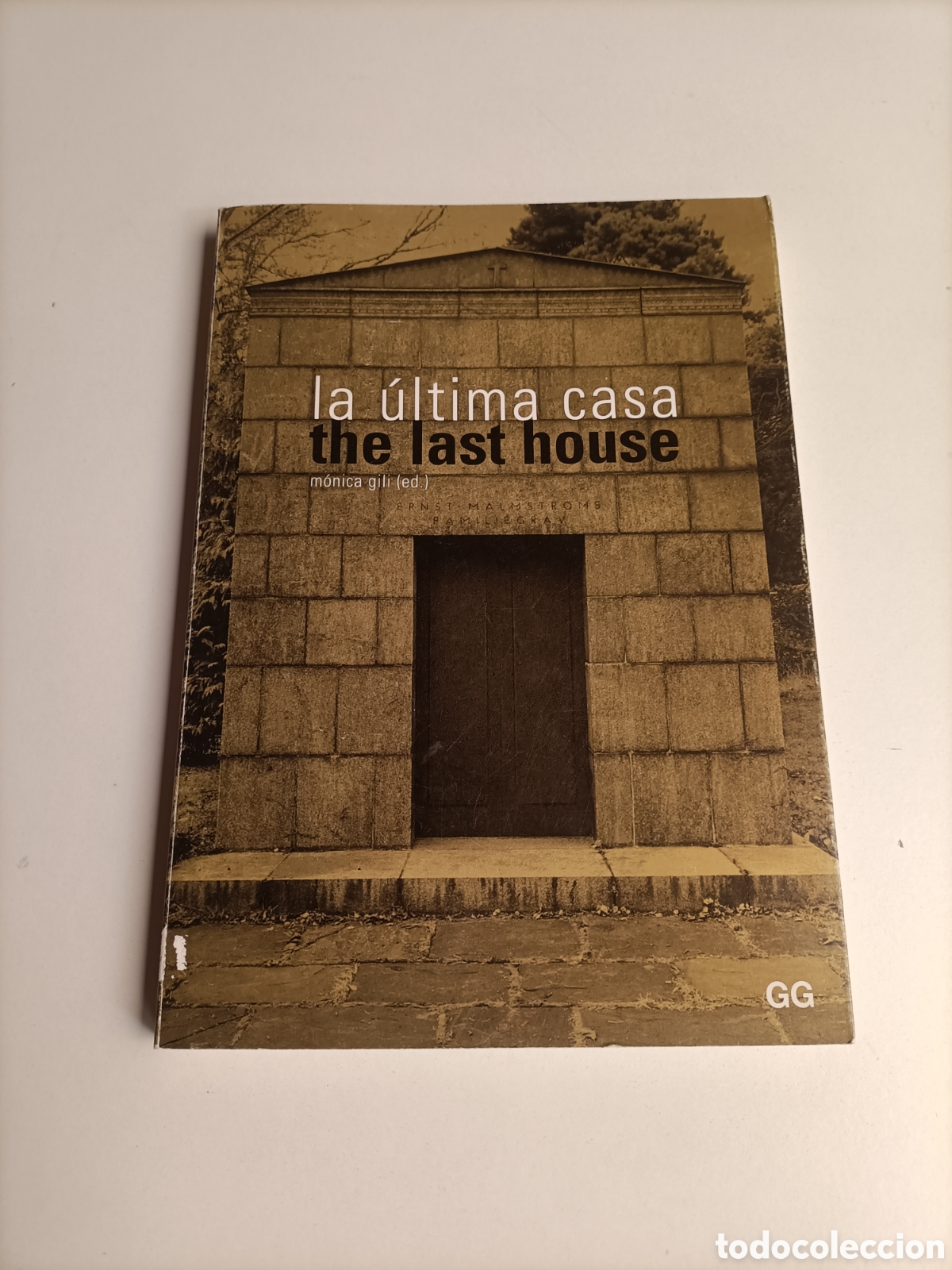 Libros de segunda mano: La &uacute;ltima casa. The last house. 60 tumbas. M&oacute;nica Gili ed.