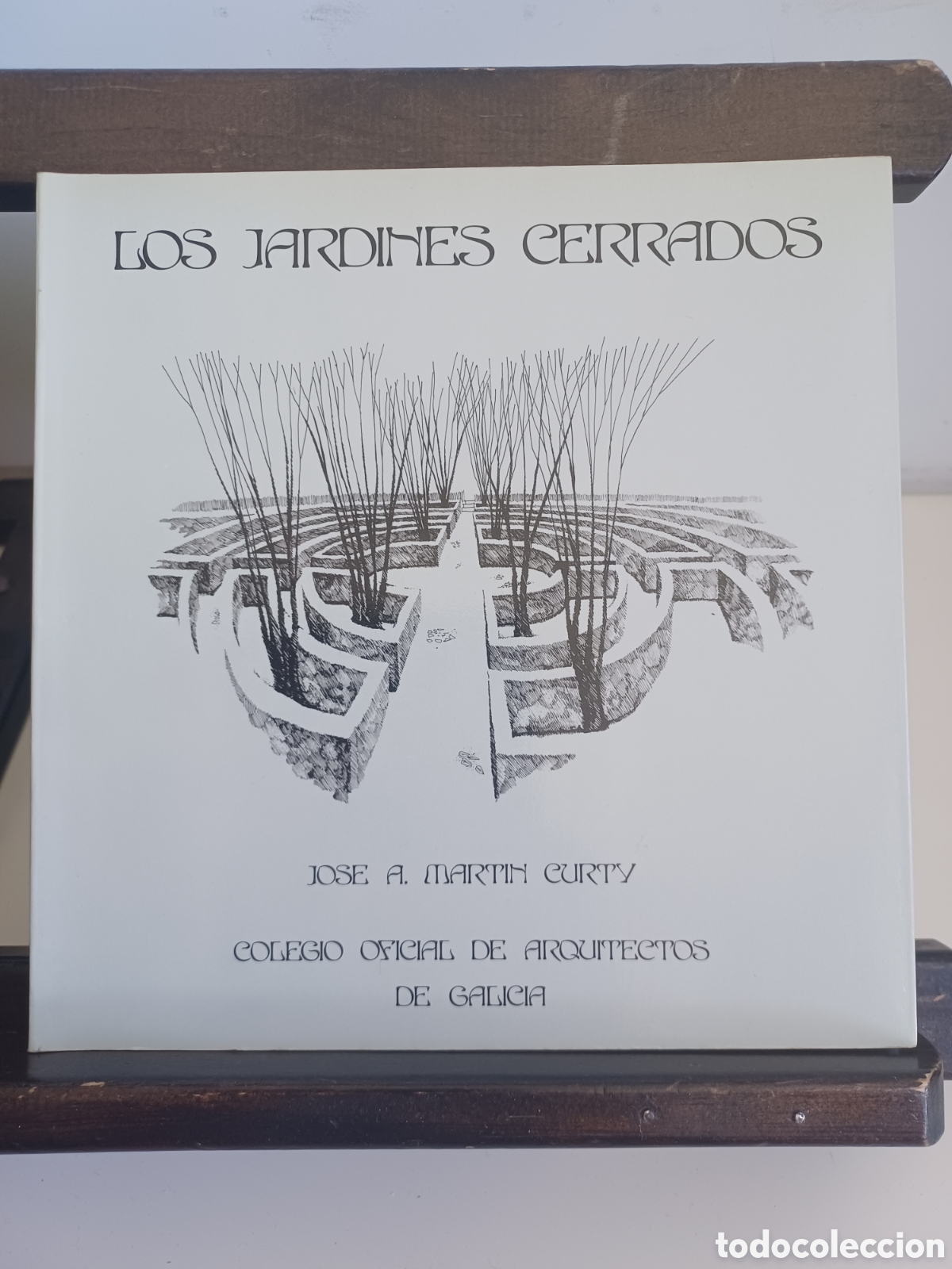 Libros de segunda mano: Los jardines cerrados/ Jos&eacute; A. Mart&iacute;n Curty/ COAG, 1987