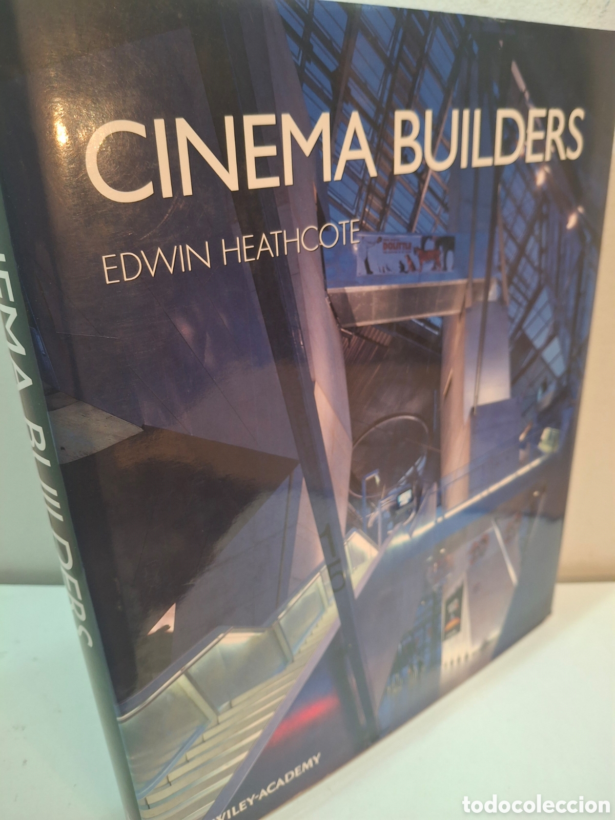 Libros de segunda mano: CINEMA BUILDERS, EDWIN HEATHCOTE, WILEY-ACADEMY, 2001