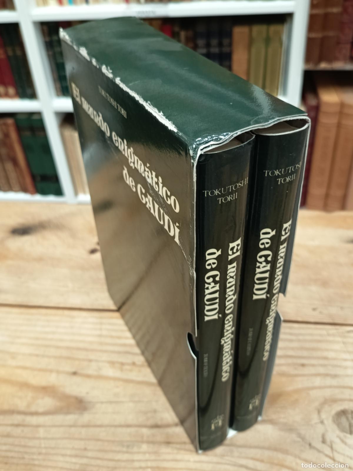 Libros de segunda mano: 1983 - TOKUTOSHI TORII. El Mundo enigm&aacute;tico de Gaud&iacute;, 2 tomos: texto y l&aacute;minas