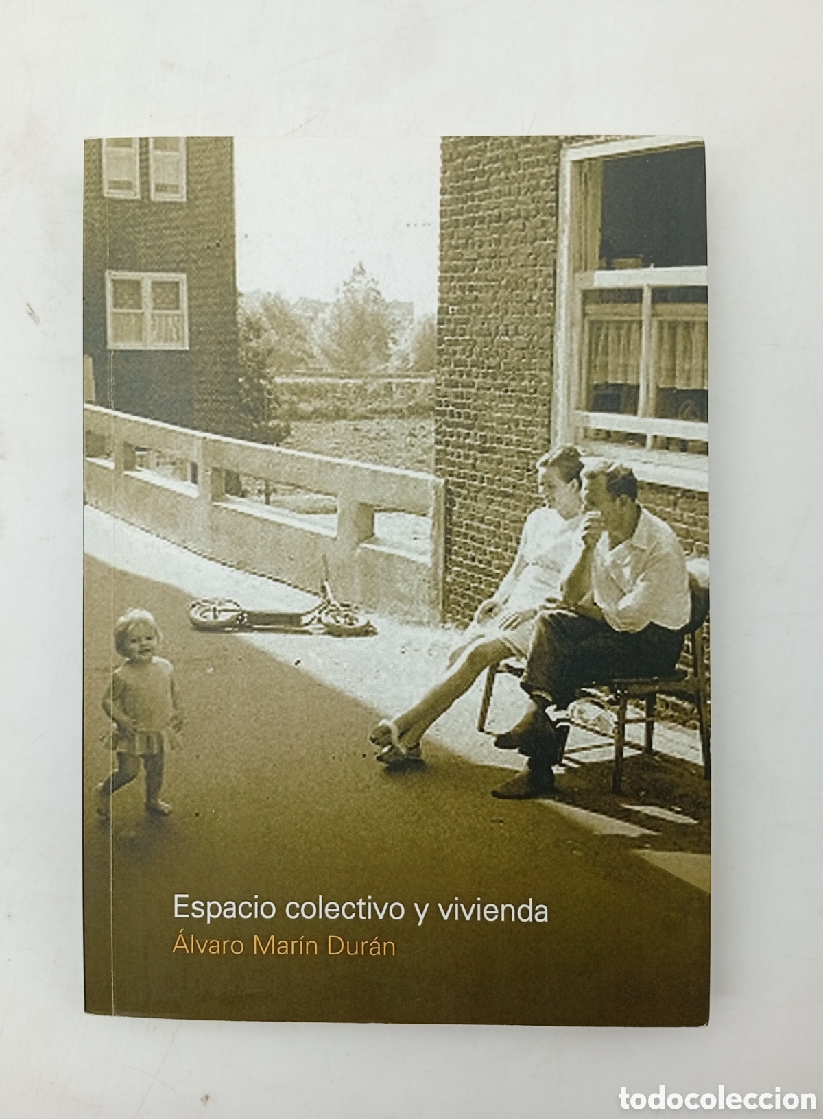 Libros de segunda mano: Espacio colectivo y vivienda aportaciones a la vida cotidiana en edificios residenciales siglo XX