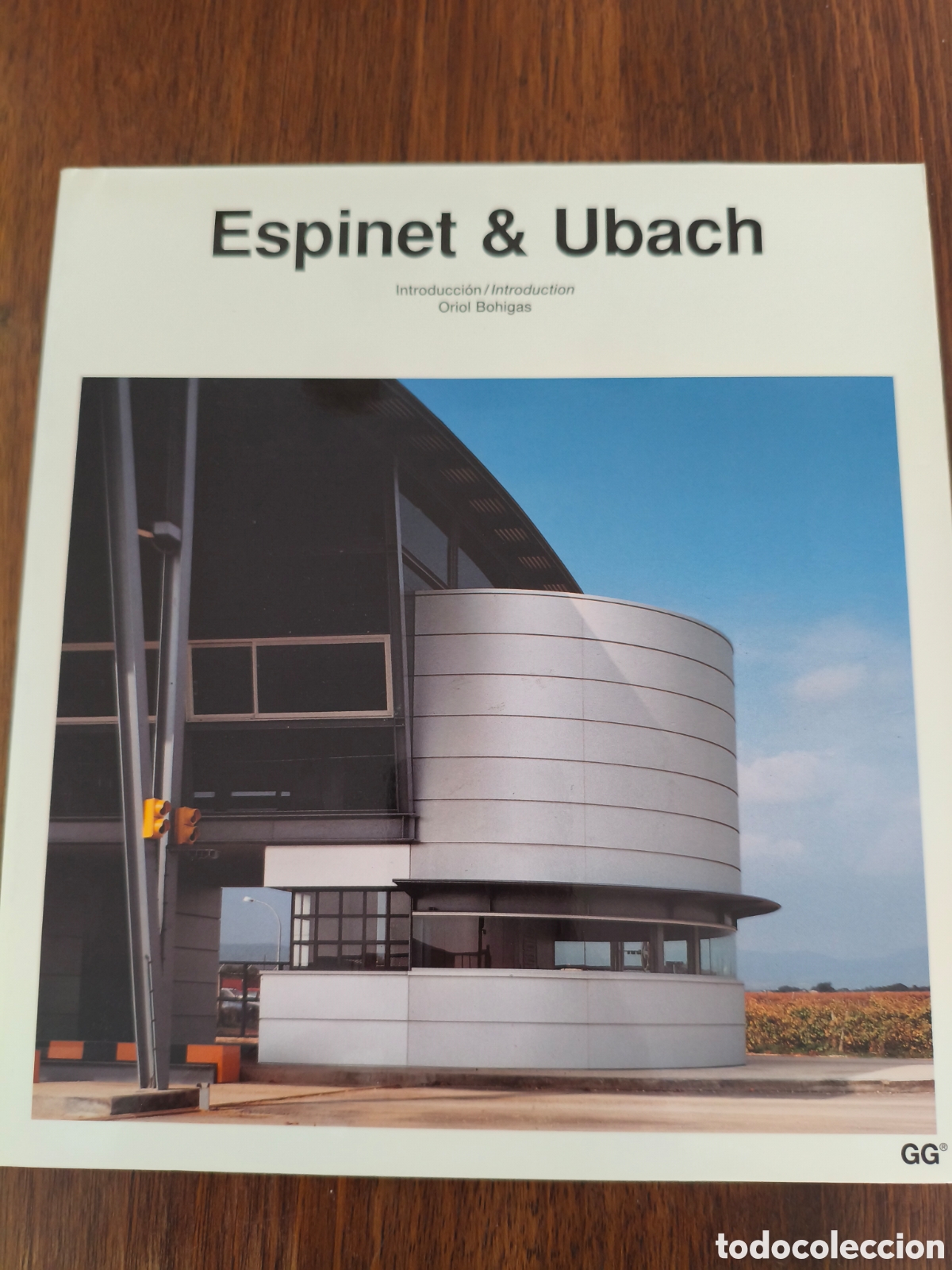 Libros de segunda mano: ESPINET & UBACH CAT&Aacute;LOGOS DE ARQUITECTURA CONTEMPORANEA ED. GUSTAVO GILI 1996