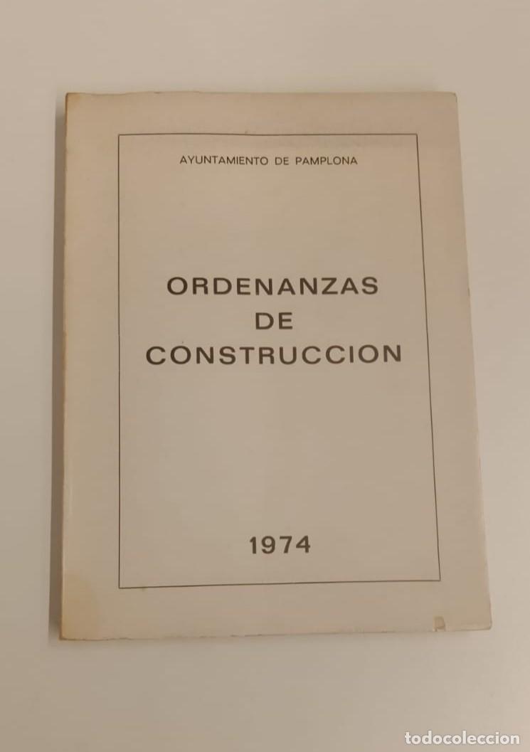 Libros de segunda mano: Libro Ordenanzas de Construcci&oacute;n Pamplona 1974 - Con Planos
