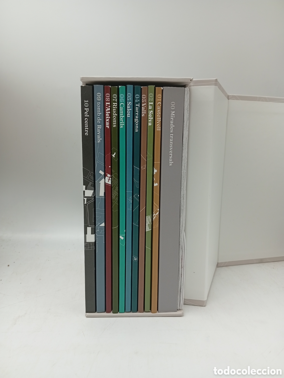 Libros de segunda mano: Raro ejemplar Guia d'arquitectura de Reus