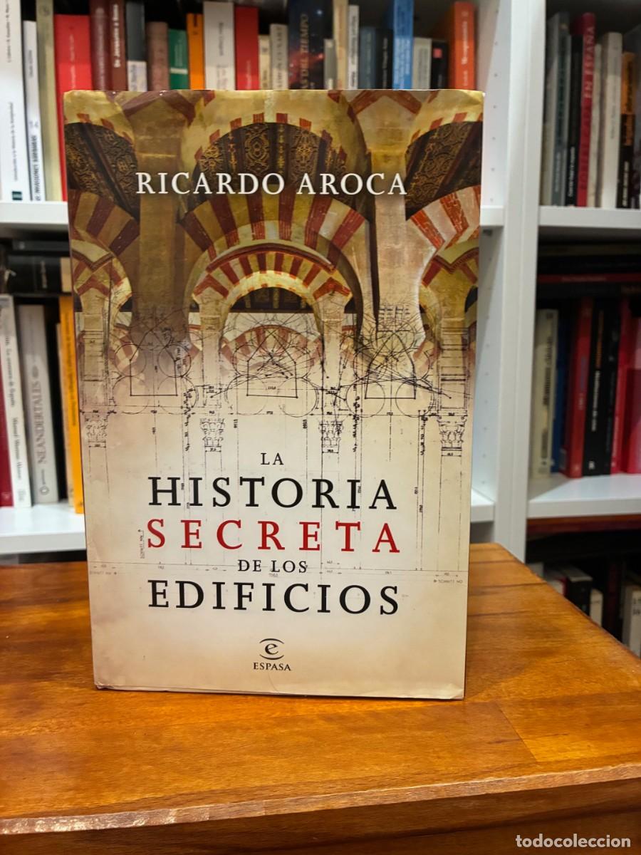 Libros de segunda mano: La historia secreta de los edificios. Ricardo Aroca. Espasa. - Foto 1
