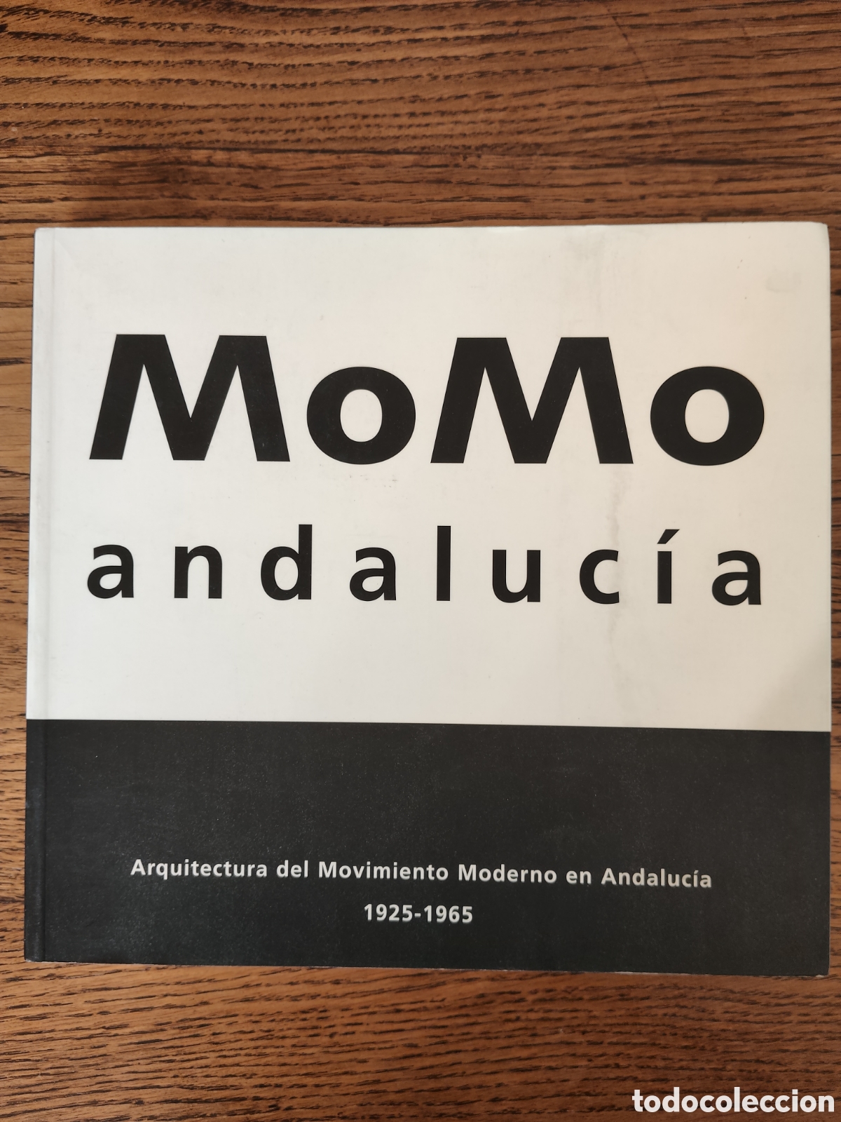 Libros de segunda mano: MOMO ANDALUCIA ARQUITECTURA DEL MOVIMIENTO MODERNO EN ANDALUCIA 1925-1965