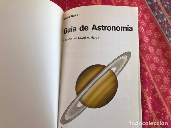 Libros de segunda mano: Gu&iacute;a de astronom&iacute;a. David Baker. Omega - Foto 3