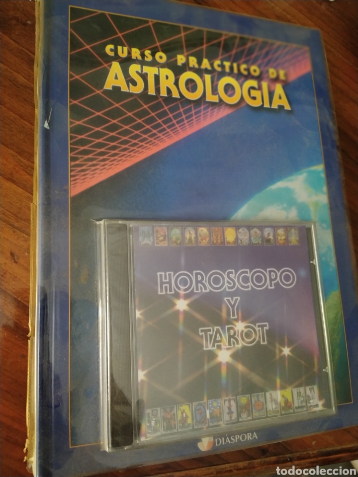 Libros de segunda mano: Curso pr&aacute;ctico de astrolog&iacute;a hor&oacute;scopo y tarot - Foto 1