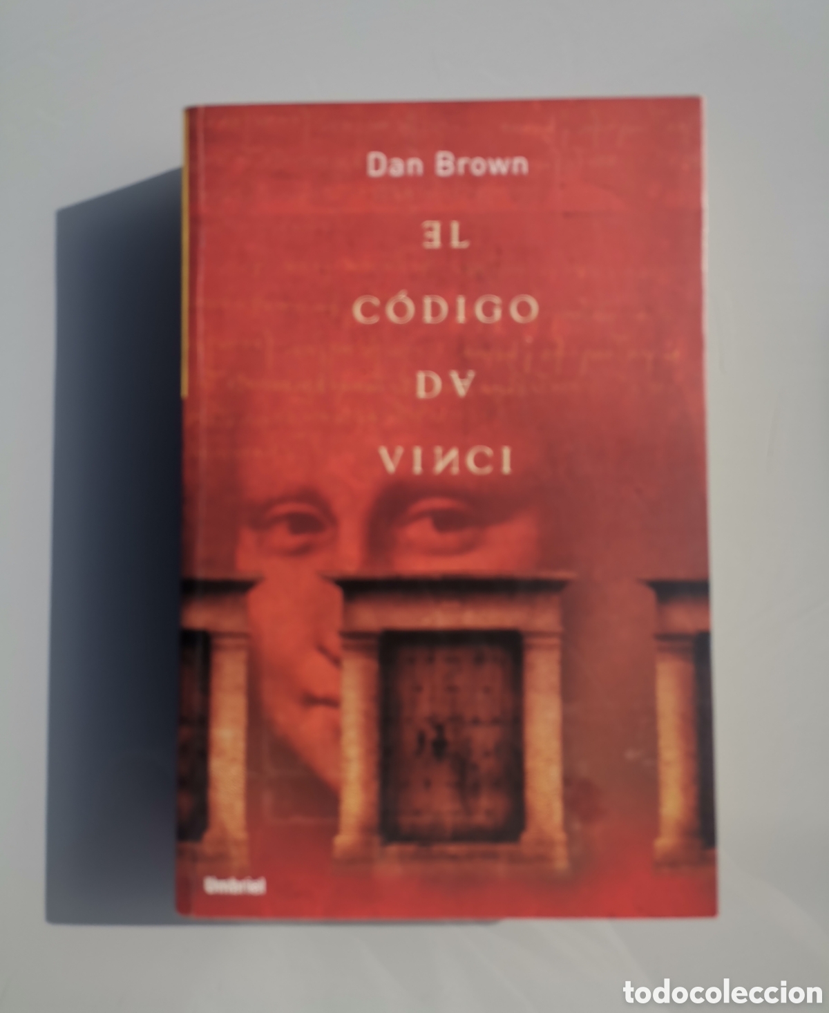 Libros de segunda mano: Dos libros, El c&oacute;digo Da Vinci y Regreso a las estrellas. - Foto 1