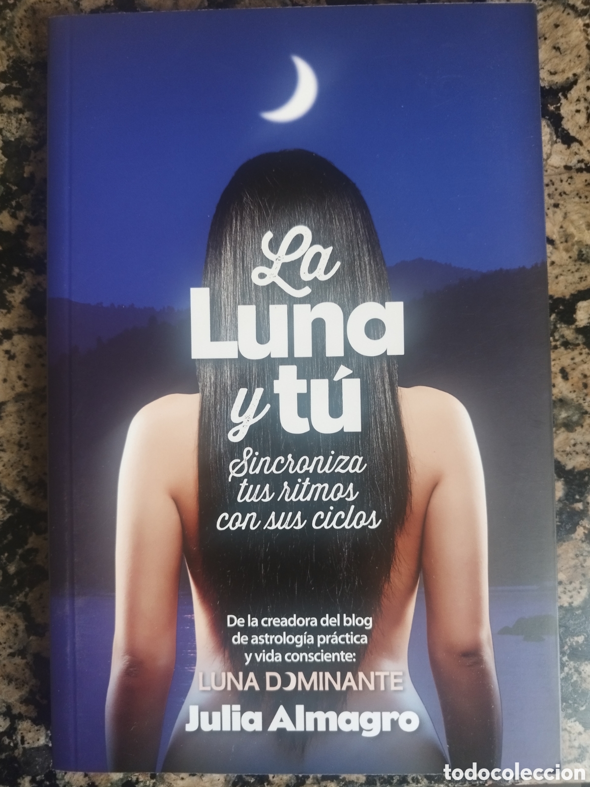 Libros de segunda mano: LA LUNA Y TU, Julia Almagro - Foto 1