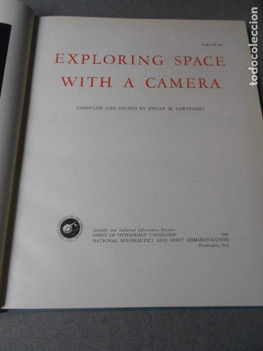Libros de segunda mano: EXPLORING SPACE WITH A CAMERA - Foto 2