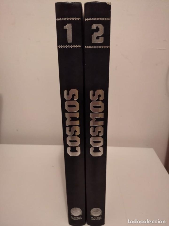 Libros de segunda mano: LOTE DE 2 LIBROS DE CARL SAGAN: COSMOS Y EL COMETA - Foto 2