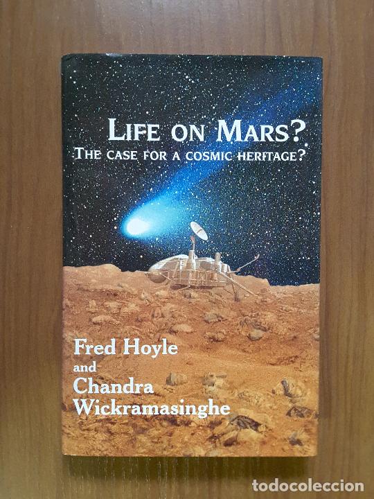Libros de segunda mano: Life on Mars? Fred Hoyle y Chandra Wickramasinghe. En ingl&eacute;s. - Foto 1