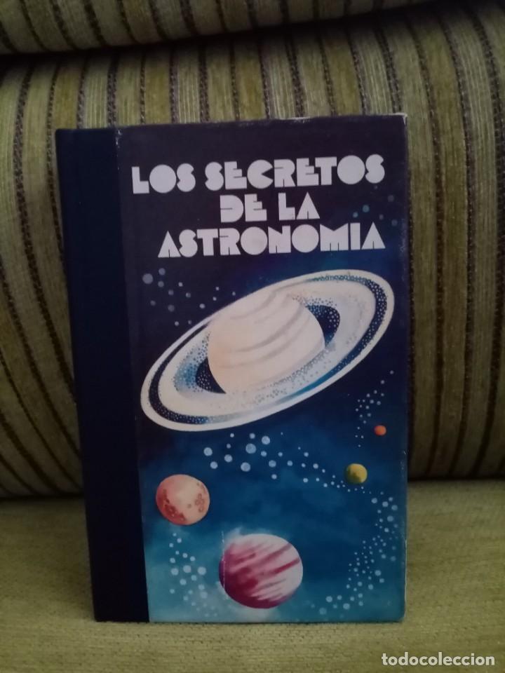 Libros de segunda mano: LOS SECRETOS DE LA ASTRONOM&Iacute;A - Foto 1