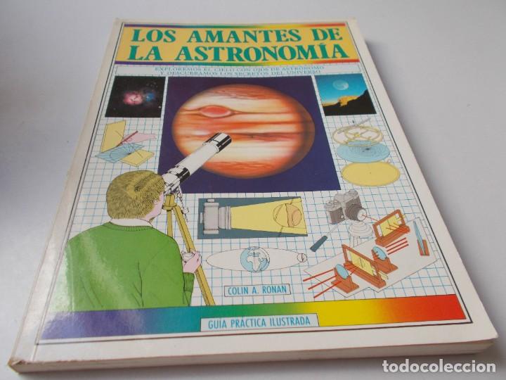 Libros de segunda mano: LOS AMANTES DE LA ASTRONOM&Iacute;A - Foto 1