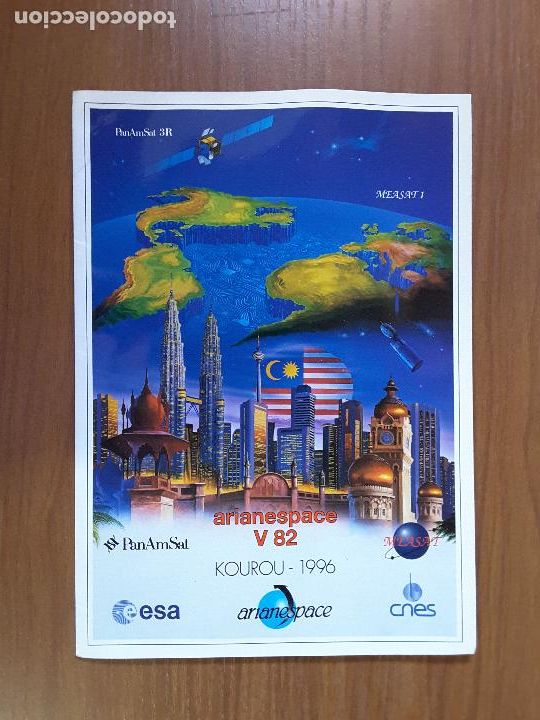 Libros de segunda mano: Kit de Prensa Arianespace Misi&oacute;n Ariane V82 - Foto 1
