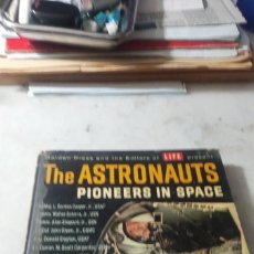Libros de segunda mano: ASTRONAUTS PIONEERS IN SPACE (REVISTA LIFE)Z 1212