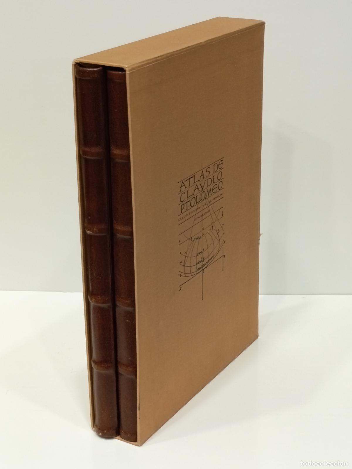 Libros de segunda mano: 1983 - CLAUDIO PTOLOMEO. Cosmograf&iacute;a C&oacute;dice latino (Siglo XV), 2 tomos (Facs&iacute;mil y libro estudio)