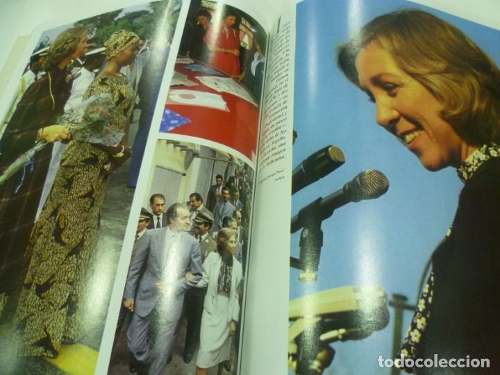 Libros de segunda mano: Libro fotogr&aacute;fico La reina Sofia - Foto 3