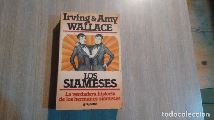 Libros de segunda mano: IRVING & AMY WALLACE - LOS SIAMESES - Foto 1