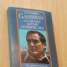 Libros de segunda mano: VITTORIO GASSMAN. UN GRAND AVENIR DERRIERE MOI - JULLIARD 1982 - FIRMADO AUTOR