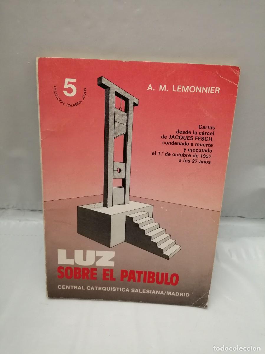 Libros de segunda mano: Luz sobre el pat&iacute;bulo - Foto 1