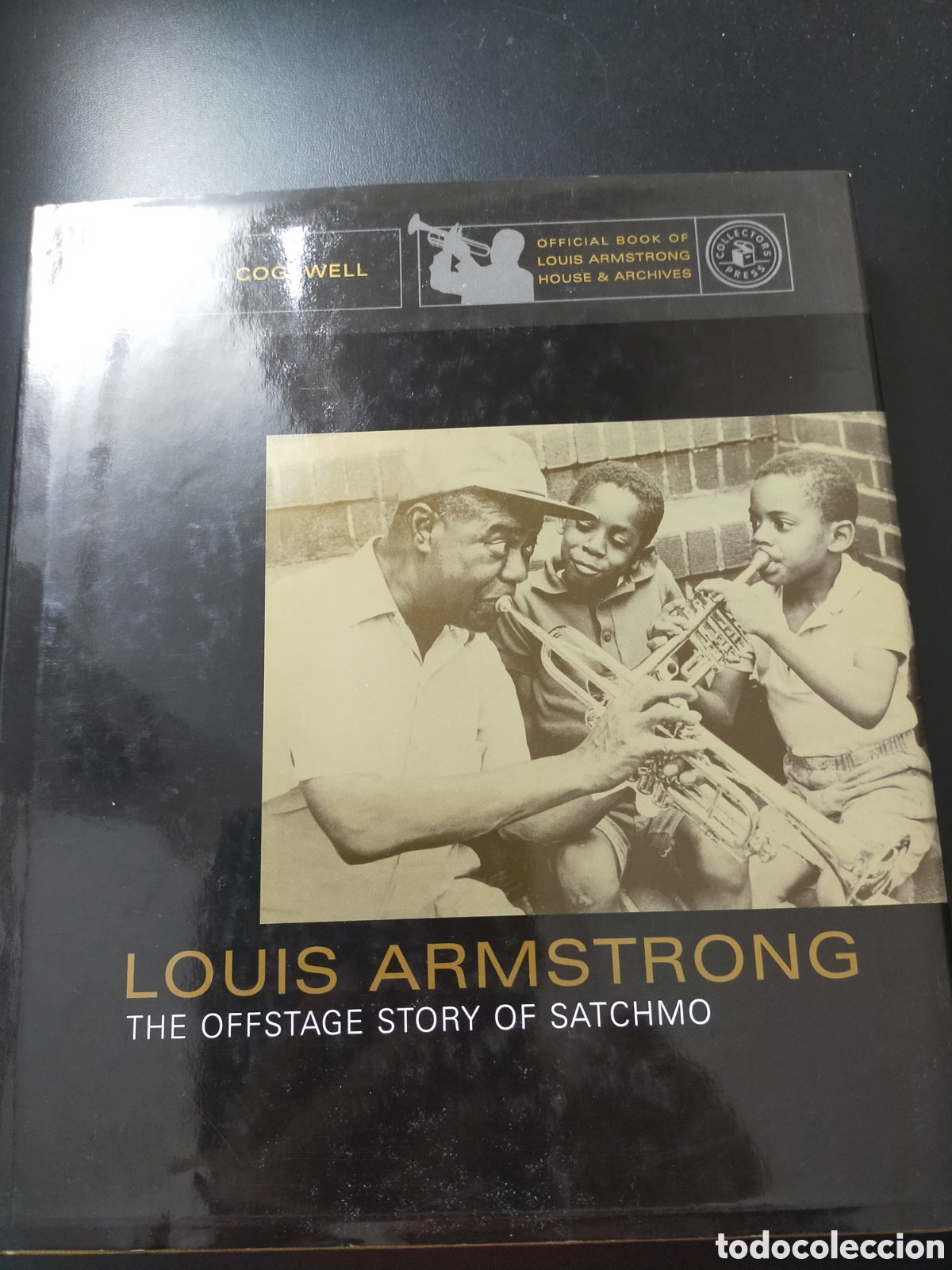 Libros de segunda mano: LOUIS ARMSTRONG THE OFFSTAGE STORY OF SATCHMO COGSWELL LIBRO OFICIAL TAPA DURA CON SOBRECUBIERTA