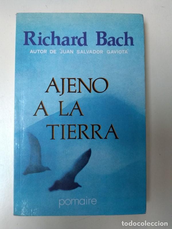 Libros de segunda mano: Ajeno a la tierra - Richard Bach - Foto 1