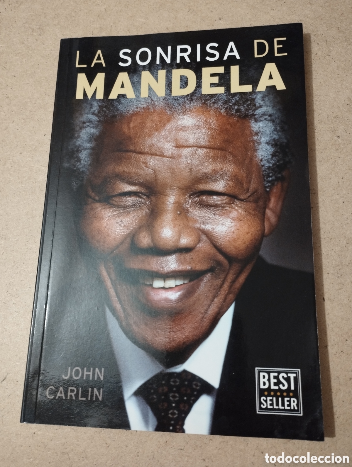 Libros de segunda mano: LA SONRISA DE MANDELA (JOHN CARLIN) - Foto 1