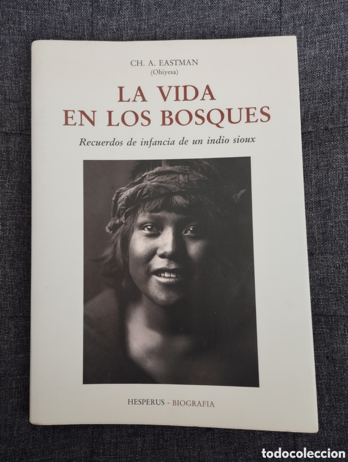 Libros de segunda mano: LA VIDA EN LOS BOSQUES (CHARLES A. EASTMAN) - Foto 1