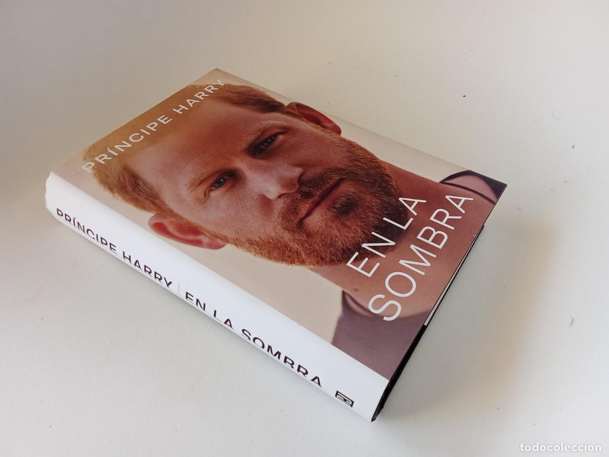 Libros de segunda mano: Pr&iacute;ncipe Harry. En la sombra - Foto 2