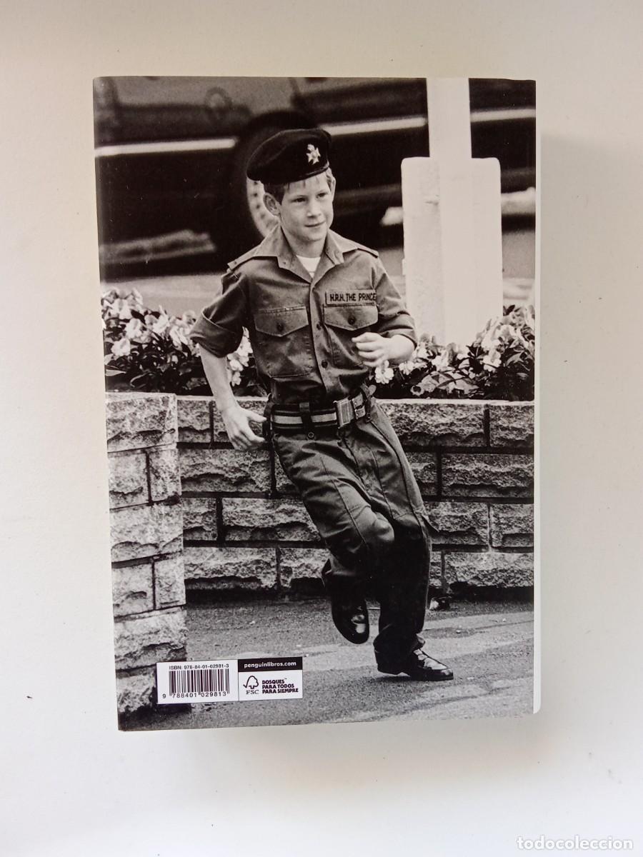 Libros de segunda mano: Pr&iacute;ncipe Harry. En la sombra - Foto 3