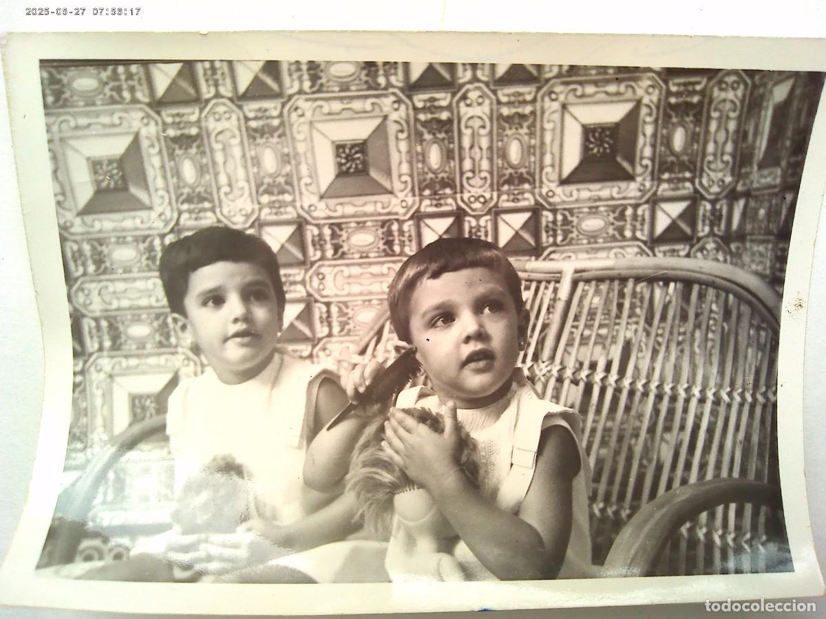 Libros de segunda mano: FOTO DE NI&Ntilde;AS CON MU&Ntilde;ECAS