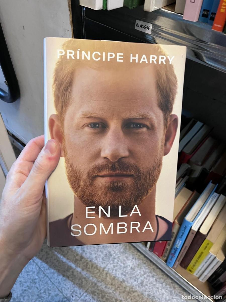 Libros de segunda mano: BLAS63E PR&Iacute;NCIPE HARRY EN LA SOMBRA, TAPA DURA