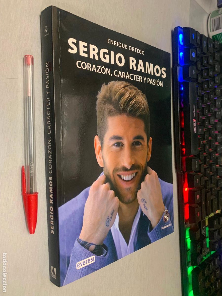 Libros de segunda mano: SERGIO RAMOS. CORAZ&Oacute;N, CAR&Aacute;CTER Y PASI&Oacute;N / ENRIQUE ORTEGO / FUNDACI&Oacute;N REAL MADRID - ED. EVEREST 2012