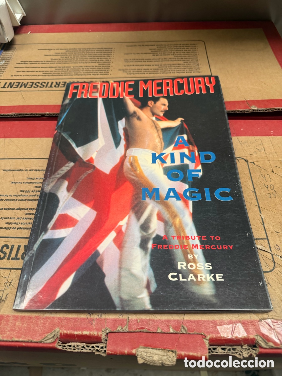 Libri di seconda mano: Libro revista freddie mercury queen a kind of magic by ross clarke
