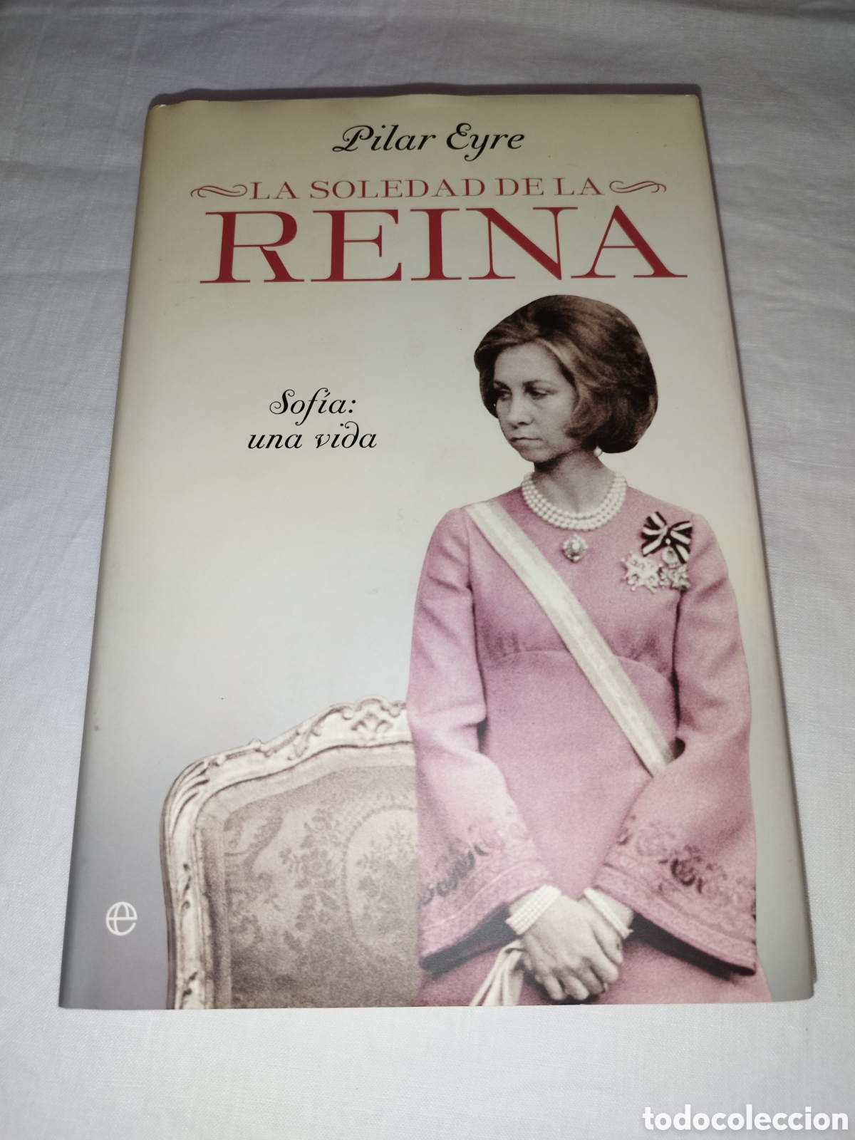 Libros de segunda mano: PILAR EYRE: LA SOLEDAD DE LA REINA. SOFIA: UNA VIDA. ED. LA ESFERA DE LOS LIBROS, 2012 ILUSTRADO.