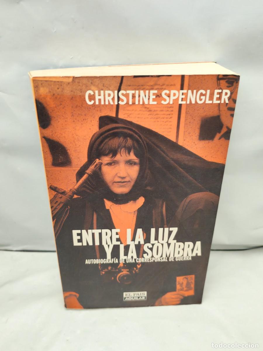Libri di seconda mano: Entre la Luz y la Sombra (Dedicatoria y firma aut&oacute;grafa de autora, Primera edici&oacute;n)